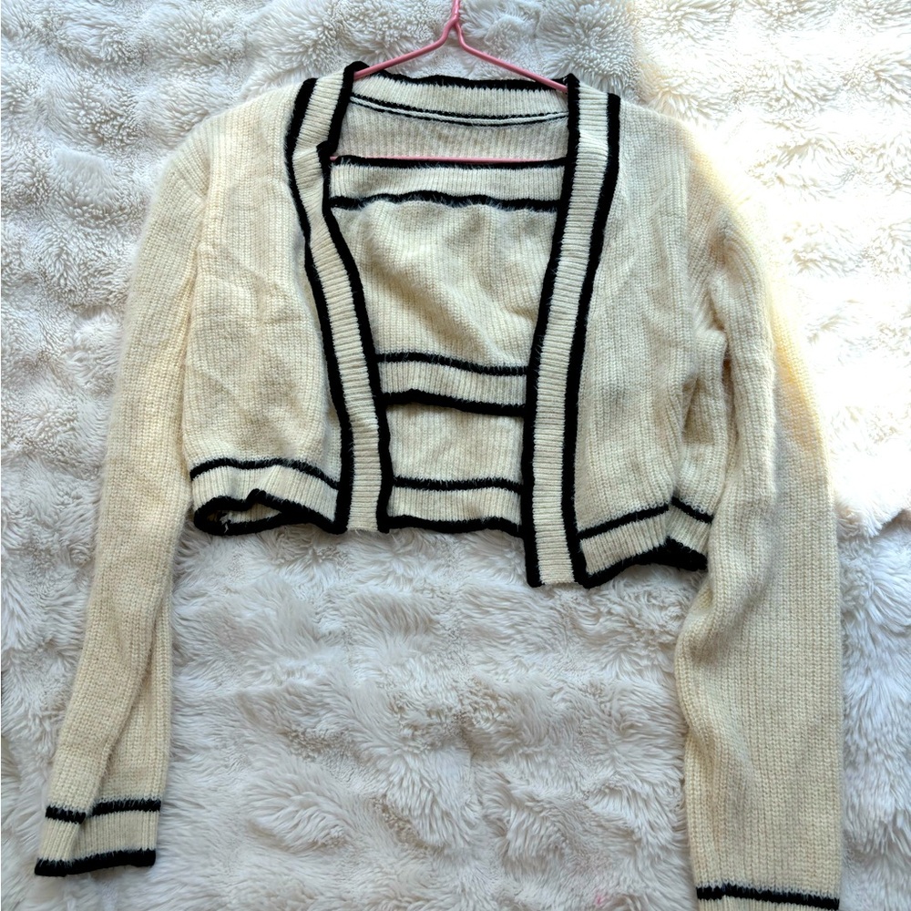 SOLD Sweater set 🤍